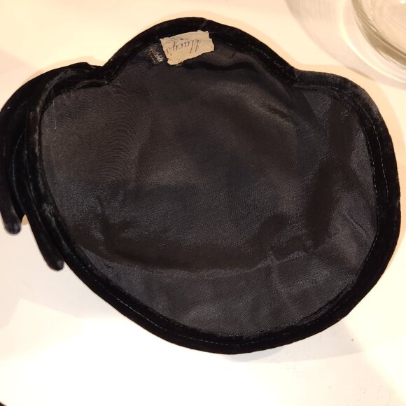 Vintage Black Velvet Hat *READ*